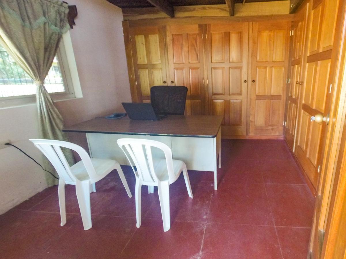 Chalet Castillo El Estor Extérieur photo