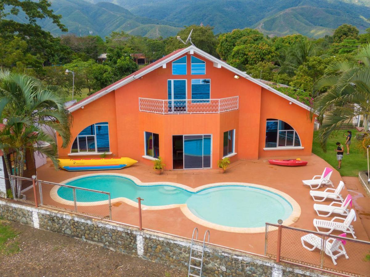 Chalet Castillo El Estor Extérieur photo